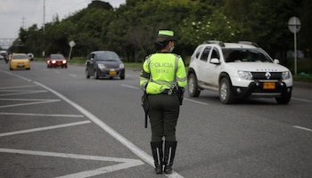 Bogotá enfrenta un récord de más de 900.000 multas de tránsito en 2025, mostrando el impacto de controles y tecnología en la movilidad urbana - crédito Álvaro Tavera/Colprensa