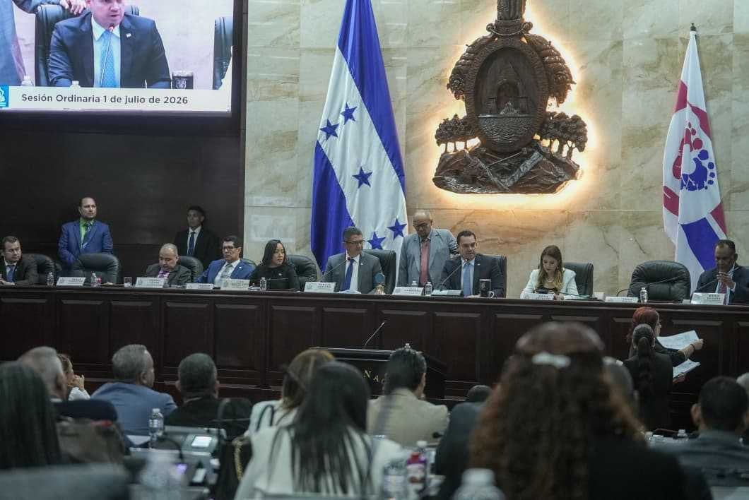 La juramentación se desarrolló en medio de un ambiente de tensión política dentro del hemiciclo legislativo.Antonio Rivera Callejas instó a los nuevos integrantes del CNE a avanzar en las reformas electorales pendientes. (Foto: Congreso Nacional de Honduras)