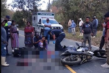 a madre de los menores fue trasladada de urgencia, enfrentando ahora la dura realidad de la pérdida de sus hijos (Foto cortesía @ASONBOMDGT).