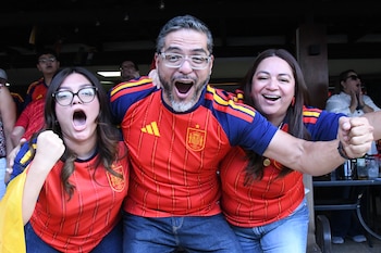 Españoles en Guatemala sufrieron y gozaron el título mundial de La Roja