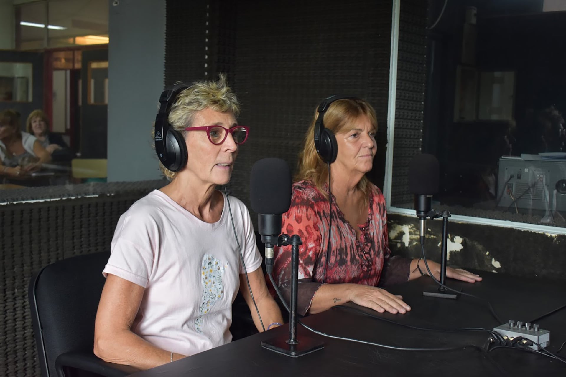Las participantes del programa encuentran en la radio y el lenguaje sonoro una herramienta para resignificar la memoria y compartirla con la sociedad.