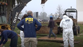 Personal realizando las diligencias de