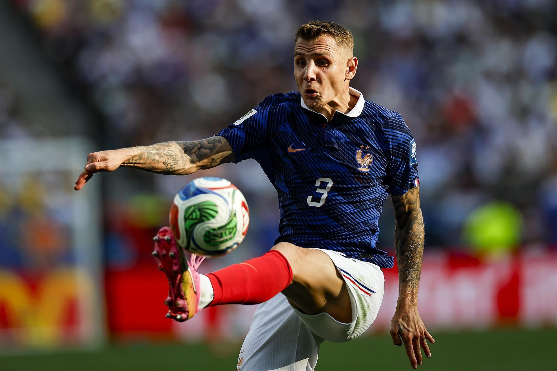 El lateral francés Lucas Digne regresa al París Saint-Germain por tres temporadas