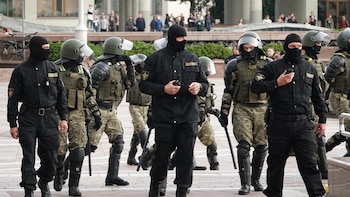 Polonia advierte de la amenaza de los “hombrecillos verdes”, los militares rusos escondidos en países de la OTAN sin insignias ni identificación