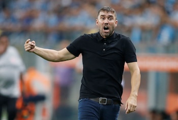 Coudet quiere al delantero para