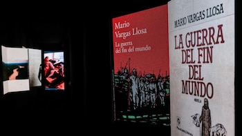 Exhiben una experiencia inmersiva dedicada a Vargas Llosa en la Feria del Libro de Buenos Aires |Miinsterio de Cultura