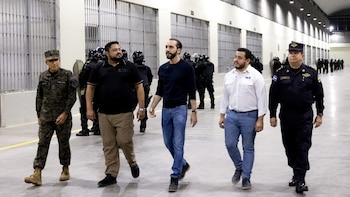 El “modelo Bukele” ganó notoriedad internacional por las masivas capturas de pandilleros y el endurecimiento de medidas de seguridad implementadas en El Salvador. (FOTO:Foreign Affairs Latinoamérica)