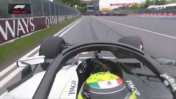 Momento exacto en el que se le rompió la suspensión al monoplaza de Checo Pérez (Captura F1TV)