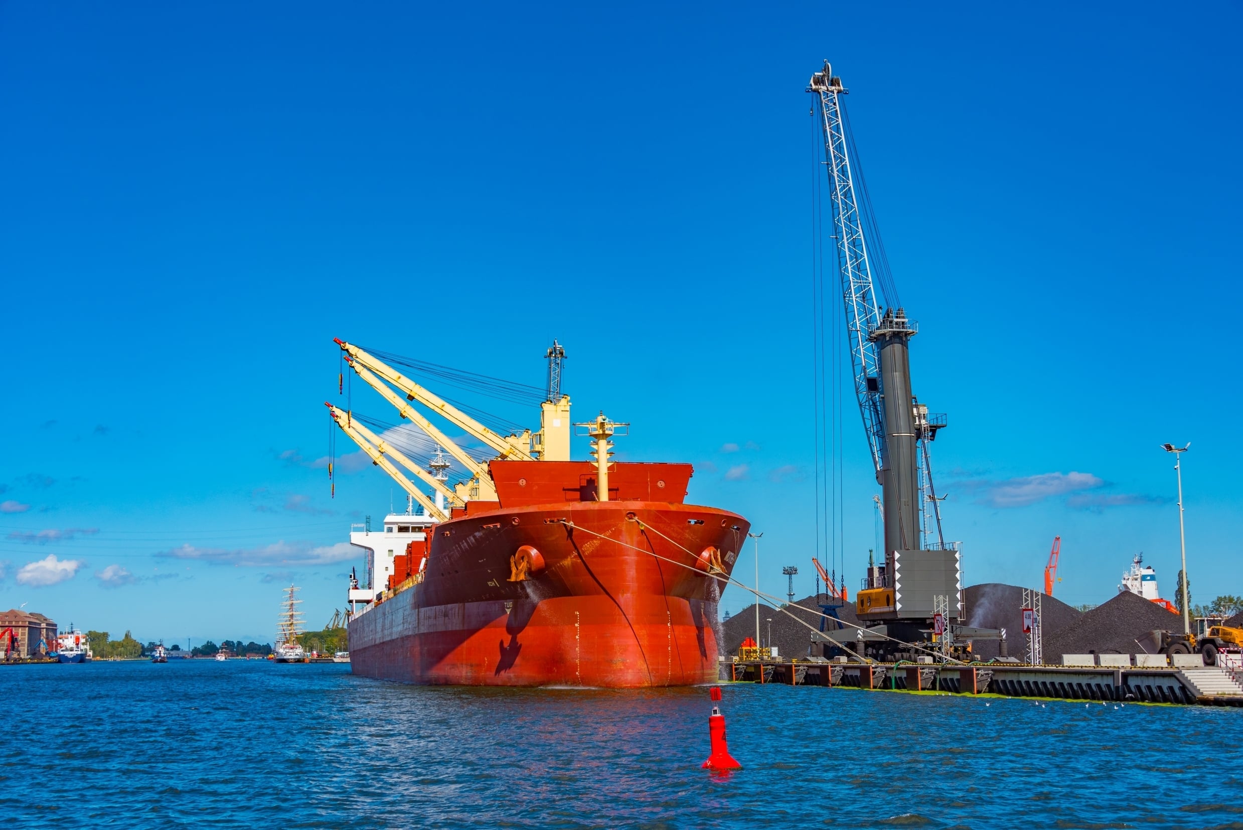 En la ruta hacia la costa este sudamericana, que abastece al Río de la Plata, el índice de referencia se ubicó en 6.000 dólares por TEU a mediados de agosto (Foto: Shutterstock)