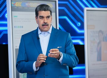 Nicolás Maduro, en su programa semanal de televisión "Con Mauro +" (EFE/Prensa Miraflores)