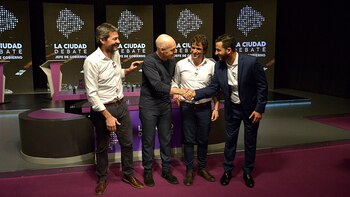 Los cuatro candidatos se saludaron