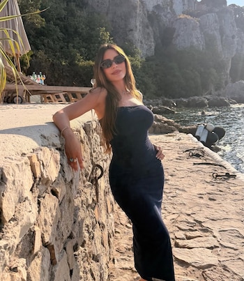 Las publicaciones de Sofía Vergara generaron miles de reacciones y colocaron sus vacaciones en el Mediterráneo entre los temas de moda en redes sociales, principalmente por los atuendos que utilizó - crédito @sofiavergara/Instagram