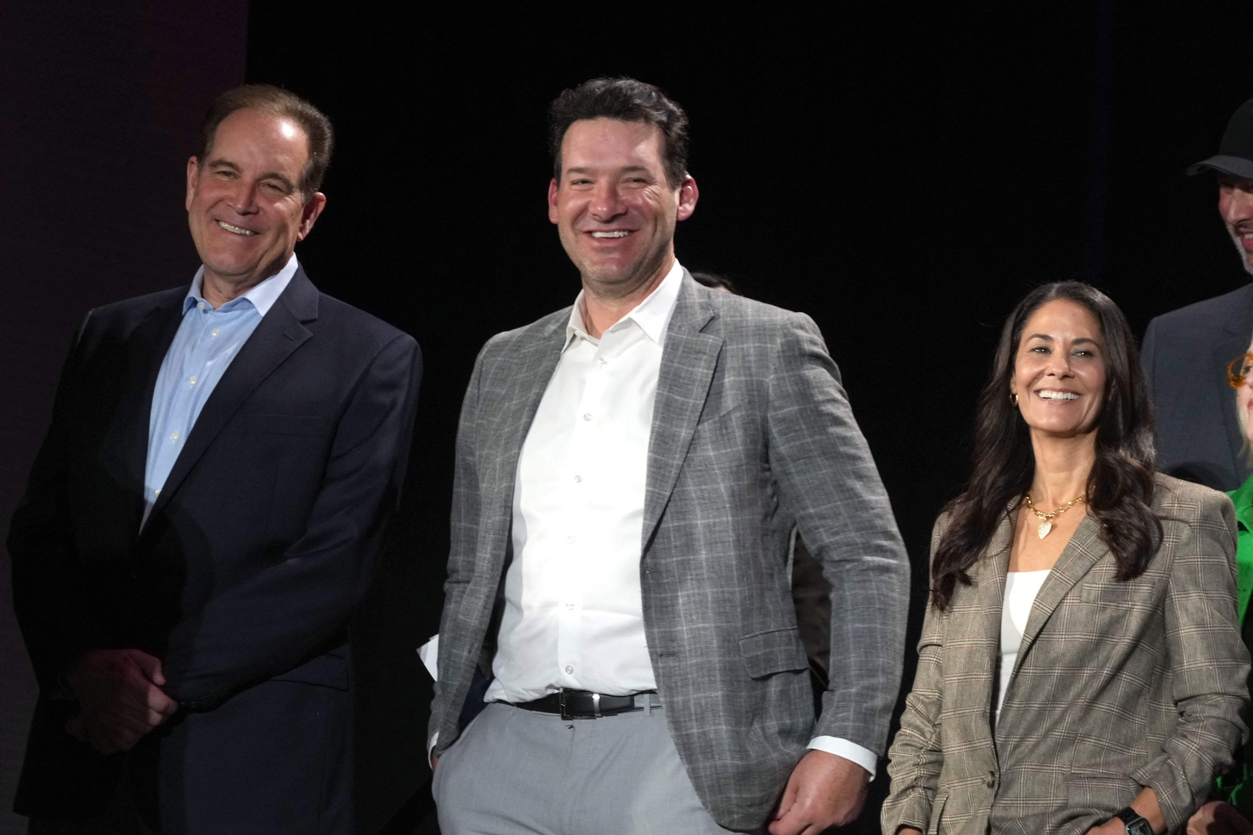 Tony Romo atribuyó el episodio al dolor crónico por varias cirugías de espalda y afirmó que médicos lo ayudan a cuidar su salud y hacer cambios (REUTERS/Kirby Lee-USA TODAY Sports).