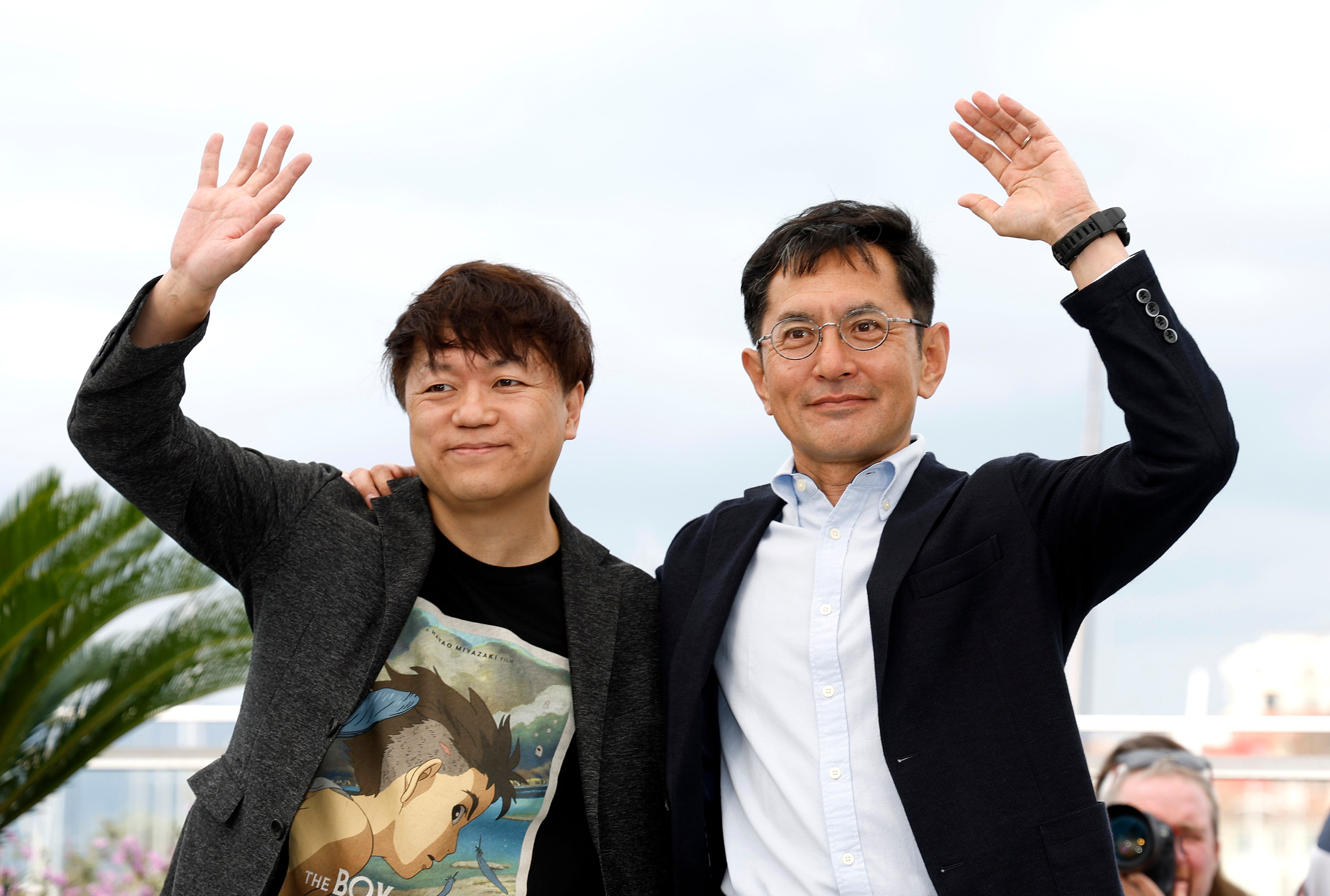 El director japonés Goro Miyazaki (d) y Kenichi Yoda de Studio Ghibli, en una fotografía de archivo del 20 de mayo de 2024. (EFE/ Sebastien Nogier)