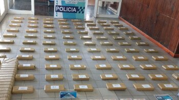 El lote de hierba prensada