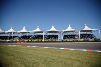 Las tribunas reventaron de público