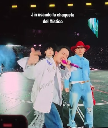 Jin utilizó la prenda durante un concierto y desató miles de reacciones en redes sociales.
