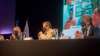 Tanto los funcionarios políticos como