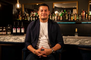 Kelm fue elegido como uno de los dos mejores bartenders del mundo en una competencia internacional en Ibiza (Gastón Taylor)