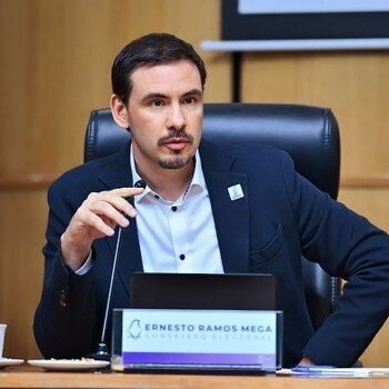 Ernesto Ramos Mega, consejero electoral