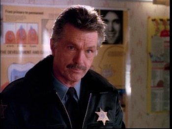 El trabajo más destacado en televisión de Tom Skerritt es 'Picket fences'. (Captura de video)