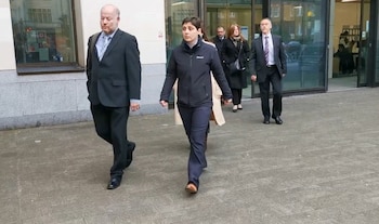 La agente Rachel Comotto pide disculpas y afirma que hoy actuaría de otra manera (Captura de video)