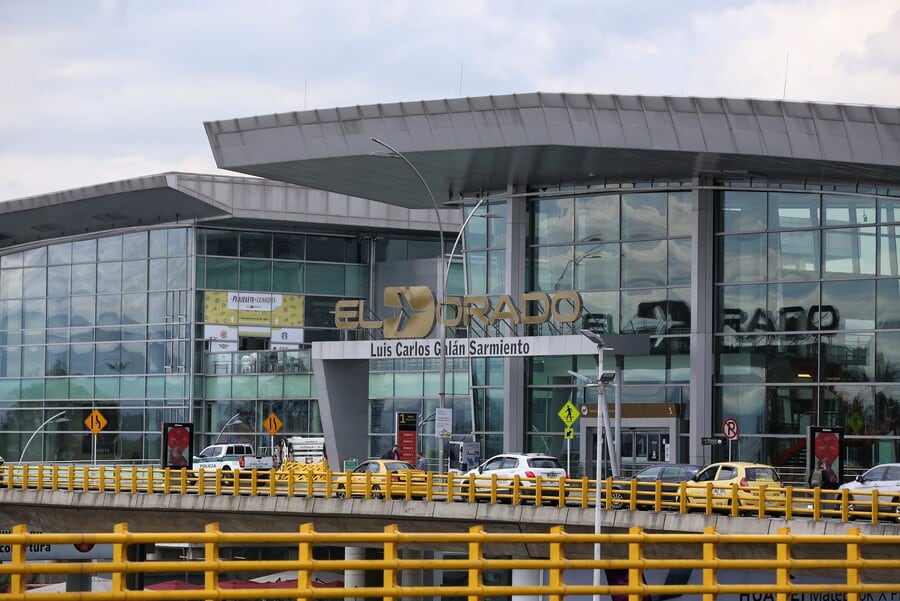 El aeropuerto El Dorado de Bogotá es clave en la conexión en Suramérica: movilizó 22.648.368 pasajeros (un aumento de 4,2% frente a 2025) y registró 89.707 operaciones de vuelo - crédito Colprensa