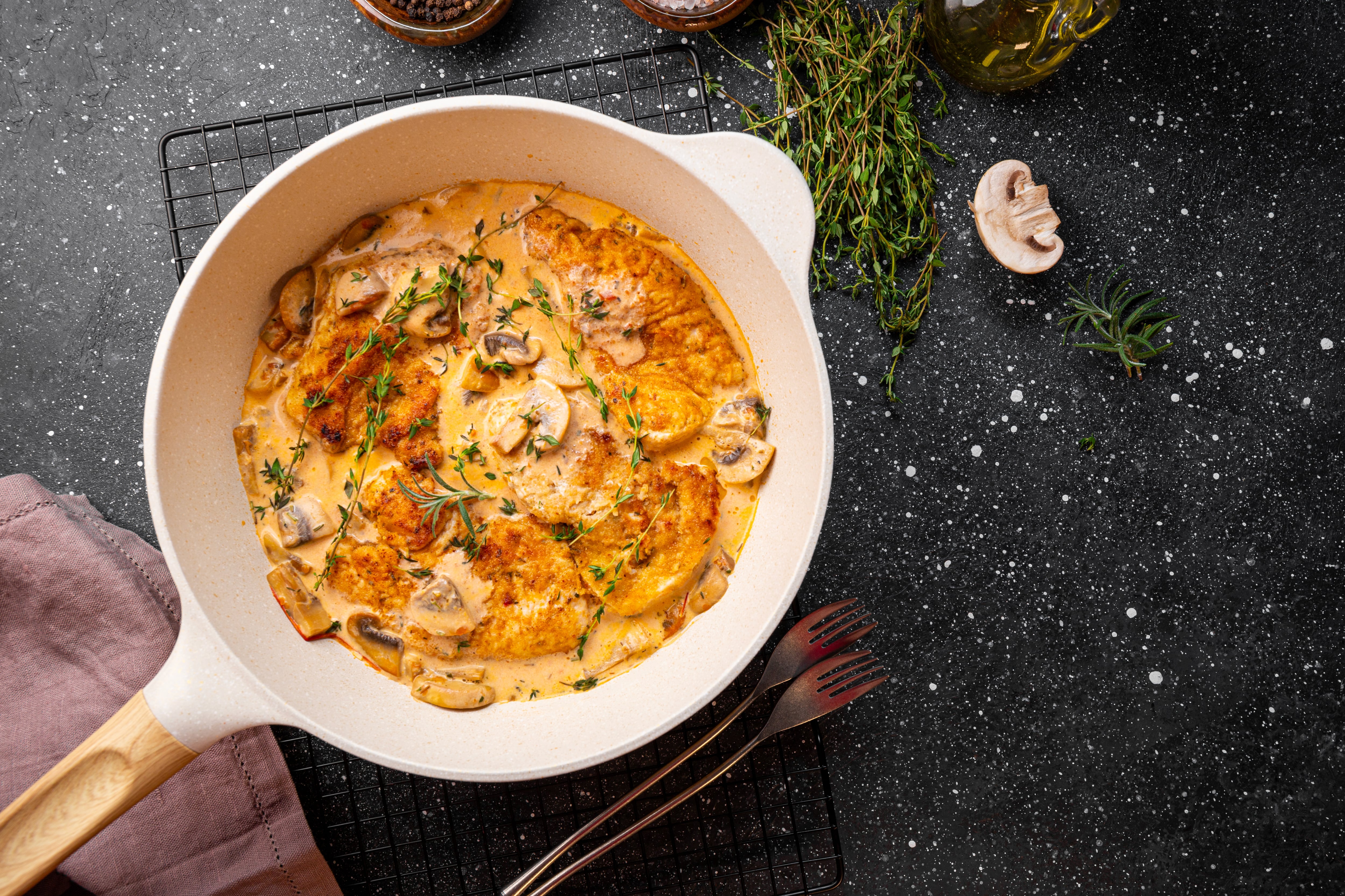 Pollo marsala. (Adobe Stock)