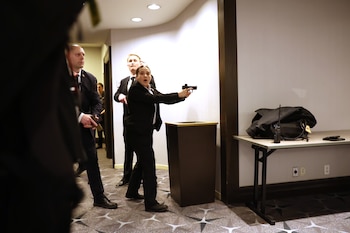 El presunto tirador fue detenido por la policia poco después del inicio de la gala (AP Photo/Tom Brenner)