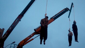 Al menos 63 persona han