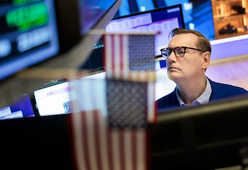 Un trader trabaja en la Bolsa de Nueva York (EFE/Justin Lane)