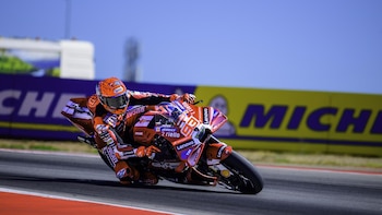 Marc Márquez gana la esprint y mantiene su dominio en Aragón