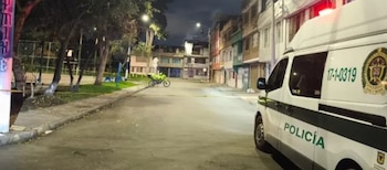 Un hombre murió tras recibir varios disparos en un parque del barrio Visión Colombia, en la localidad de Kennedy - crédito Captura CityTv