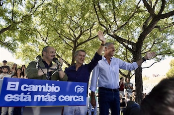 20/09/2026 El presidente del partido Alberto Núñez Feijóo (c), el presidente del PP en Catalunya, Alejandro Fernández (i), y el alcalde de Badalona, Xavier García Albiol (d), durante un acto con afiliados del Partido Popular de Cataluña, a 20 de septiembre de 2026, Badalona, Barcelona, Cataluña (España). Feijóo viaja a Badalona para arropar al PP catalán y reforzar la estrategia del partido en Cataluña y a nivel nacional.
POLITICA
David Oller - Europa Press