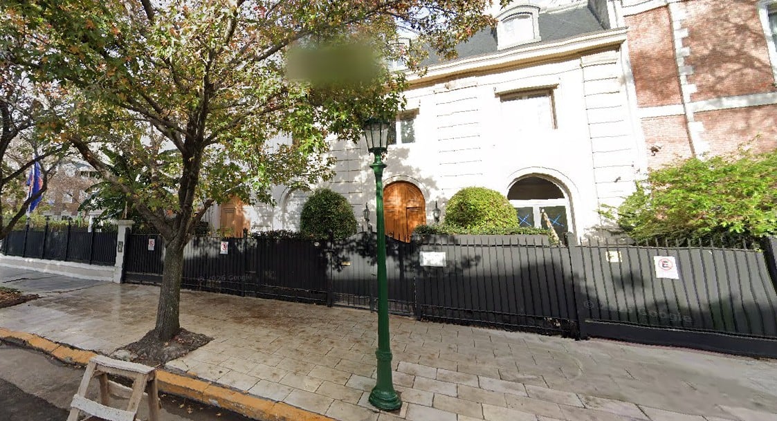 La mansión de la calle Dardo Rocha, en Barrio Parque (Google)