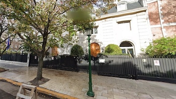 Peter Thiel compró una mega mansión en el barrio más top de Buenos Aires: cuánto pagó y de qué estrella es vecino