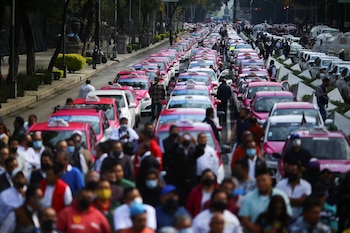 Inconformidad de taxistas por la implementación del nuevo dispositivo durante el programa de modernización. REUTERS/Edgard Garrido
