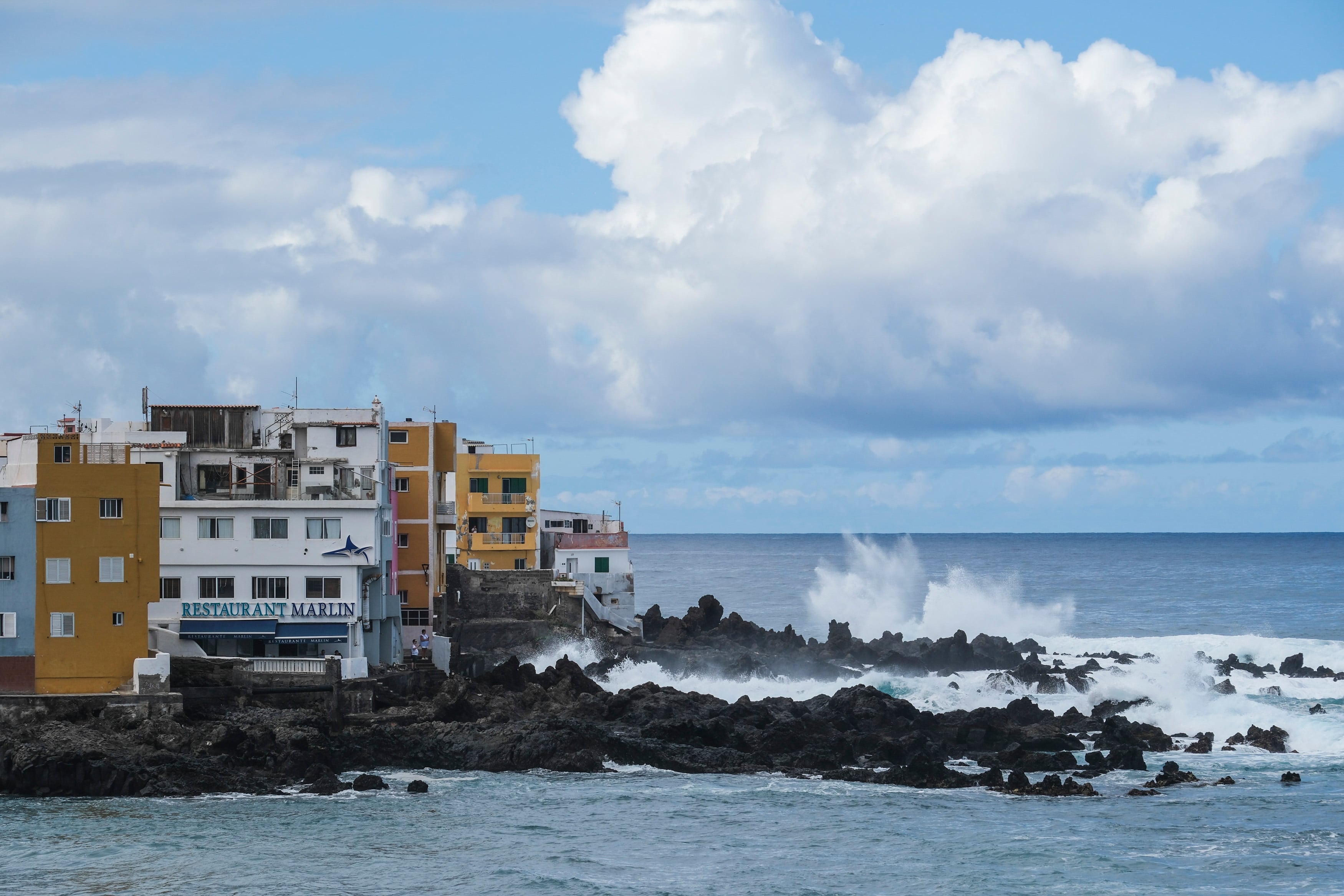 La costa del municipio de El Puerto de la Cruz de Tenerife, el pasado domingo, 9 de noviembre de 2025. (EFE/Alberto Valdés)