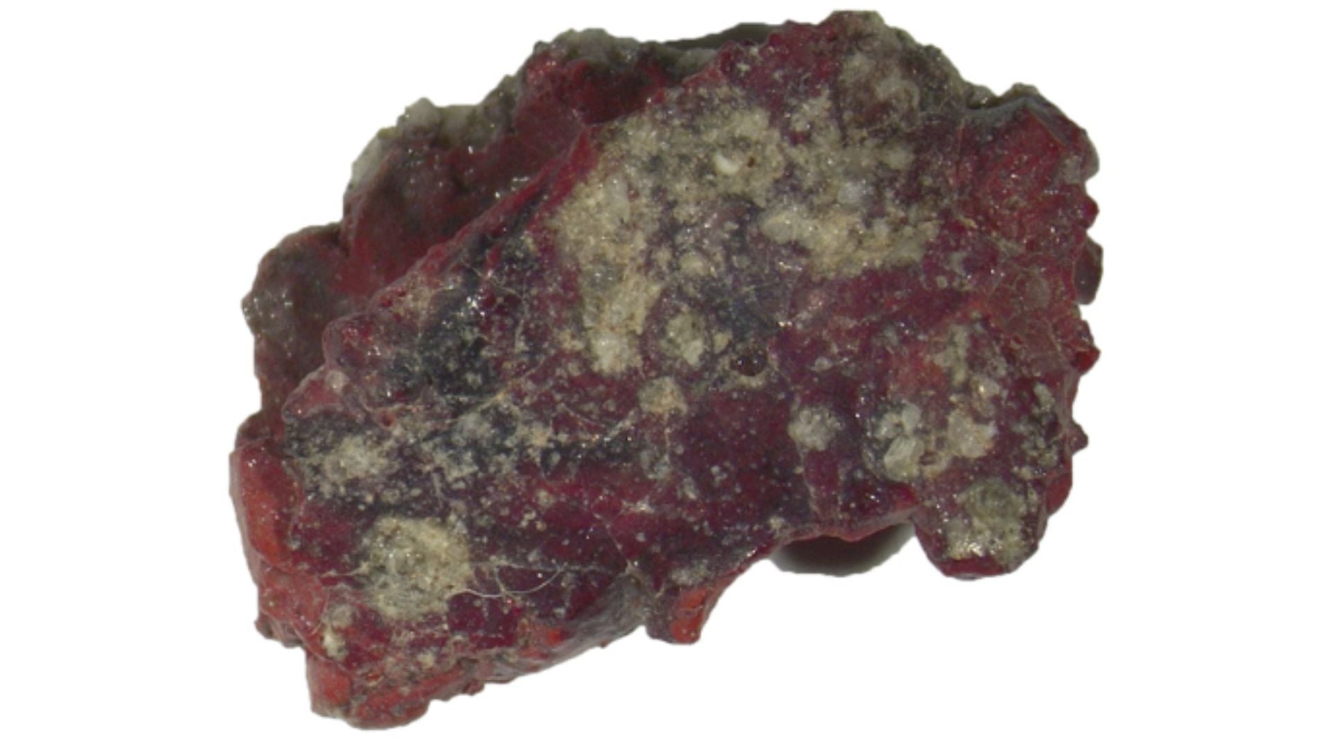 Especialistas hallaron el inédito clatrato en una variante roja de trinitita, un vidrio de silicato creado tras la detonación nuclear
Gentileza, estudio