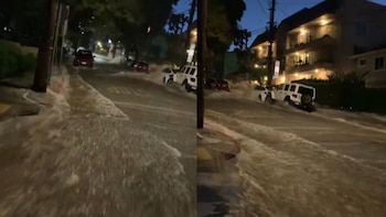 Una rotura masiva de caño inunda West Hollywood y abre un enorme socavón en Sunset Boulevard