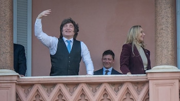 Con fotos y gestos, Milei volvió a intervenir en la interna del Gobierno, pero no aplacó del todo las quejas