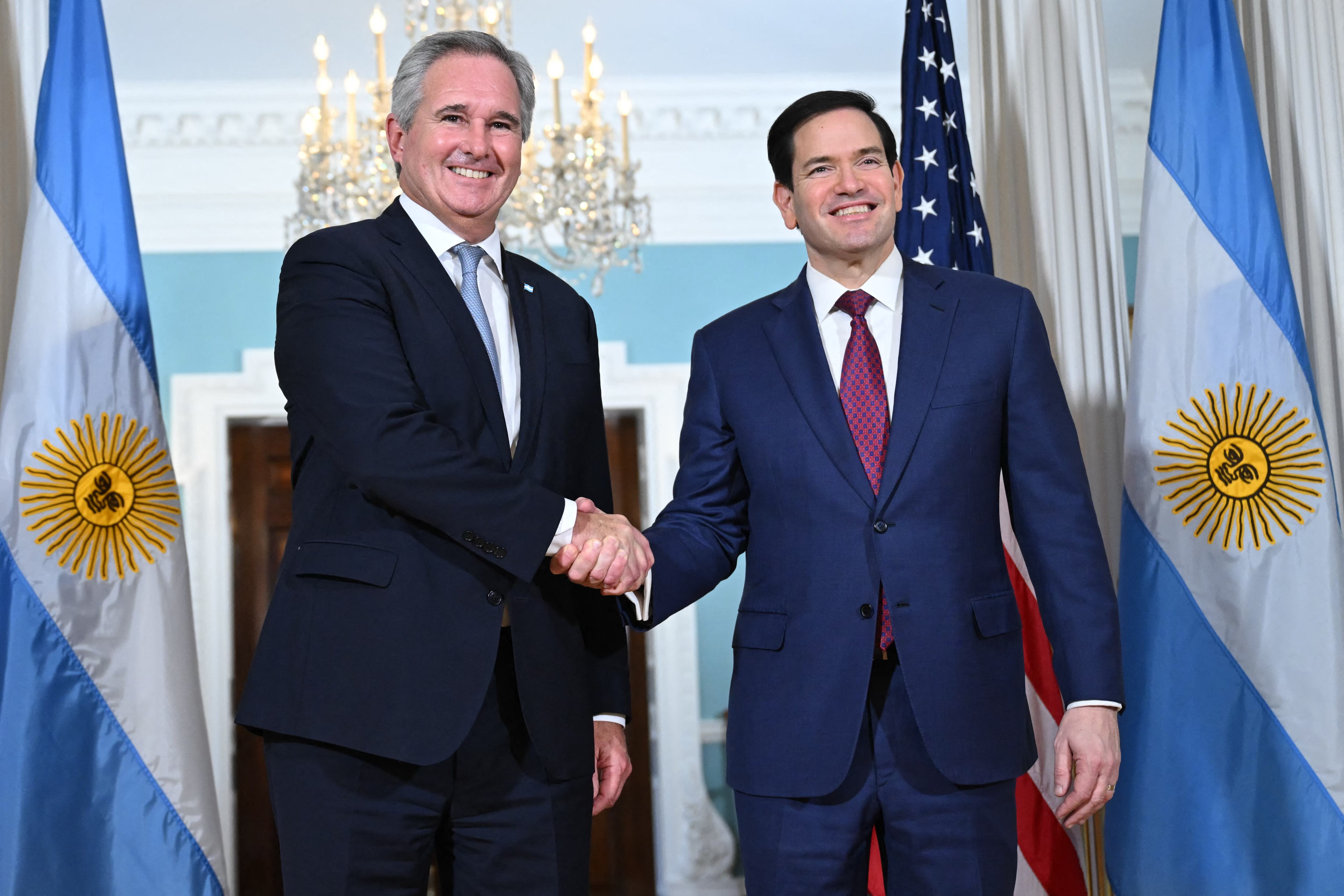 El canciller argentino, Pablo Quirno, se reunió con el secretario de Estado norteamericano, Marco Rubio. (Photo by ANDREW CABALLERO-REYNOLDS / AFP)