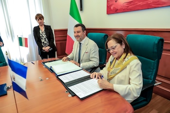 El acuerdo fue suscrito por el ministro de Infraestructura y Transporte de Italia, Matteo Salvini, y la ministra de Relaciones Exteriores, Alexandra Hill Tinoco, como parte de una estrategia bilateral entre las naciones. (Cortesía: Alexandra Hill Tinoco)