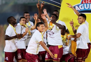 Imagen de archivo de los jugadores de Deportes Tolima celebrando luego de ganar la final del torneo apertura 2018 de la primera división del fútbol colombiano frente a Atlético Nacional en el Estadio Atanasio Girardot de Medellín, Colombia. 9 de junio, 2018. REUTERS/Fredy Builes/Archivo