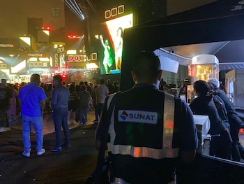 Sunat presente en concerito del Grupo 5 fiscalizando entrega de boletas y que todo esté en orden.