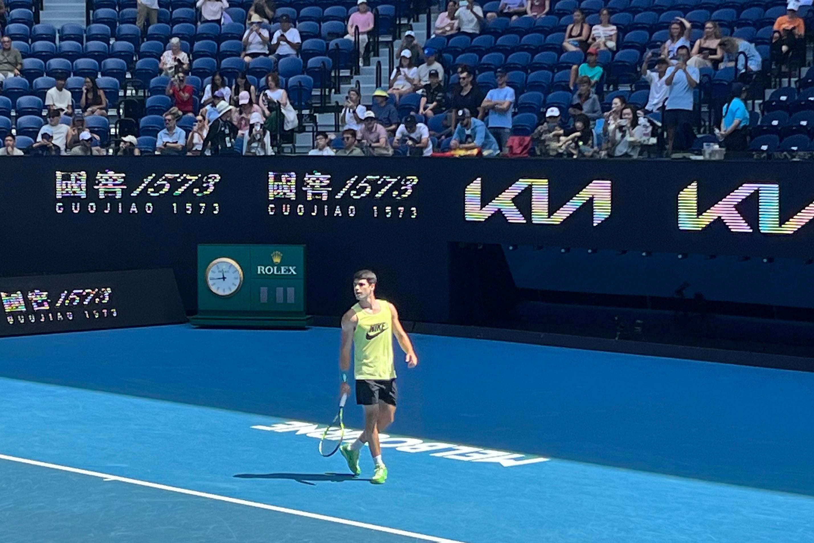 Alcaraz entrena en Rod Laver horas antes de su encuentro con Zverev Alcaraz entrena en Rod Laver horas antes de su encuentro con Zverev