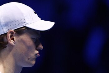 Sinner, concentrado contra Djokovic (REUTERS/Guglielmo