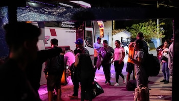 Al no poder ingresar a Estados Unidos, más de 6,500 migrantes regresan por Panamá rumbo al sur