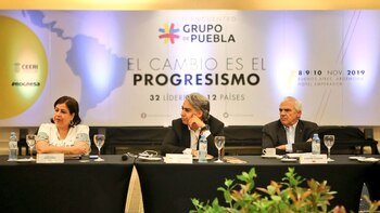 El Grupo de Puebla trató la crisis institucional de Bolivia por videoconferencia con una funcionaria de Evo Morales