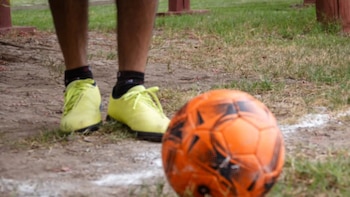 Técnico de fútbol es acusado de apropiarse de $30 millones destinados a llevar a niños barranquilleros a un torneo en Medellín